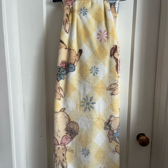 Peter Rabbit Easter/ Spring Floral Blanket - Picture 3 of 3